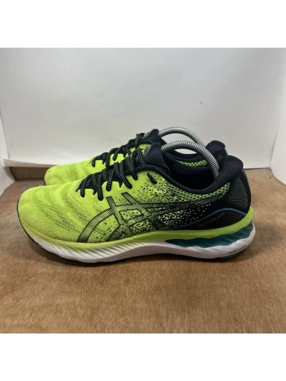 Asics Gel-Nimbus 23 Mens Size 9.5 Neon Running Shoes Comfort Sneakers